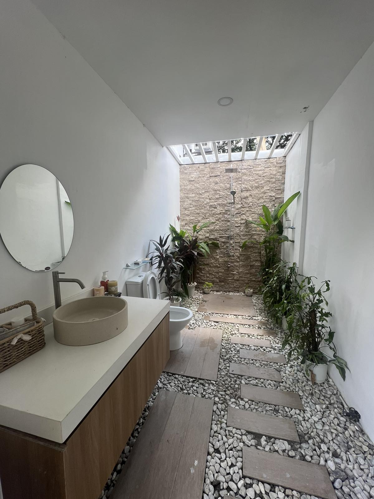 outdoor restroom/powder room