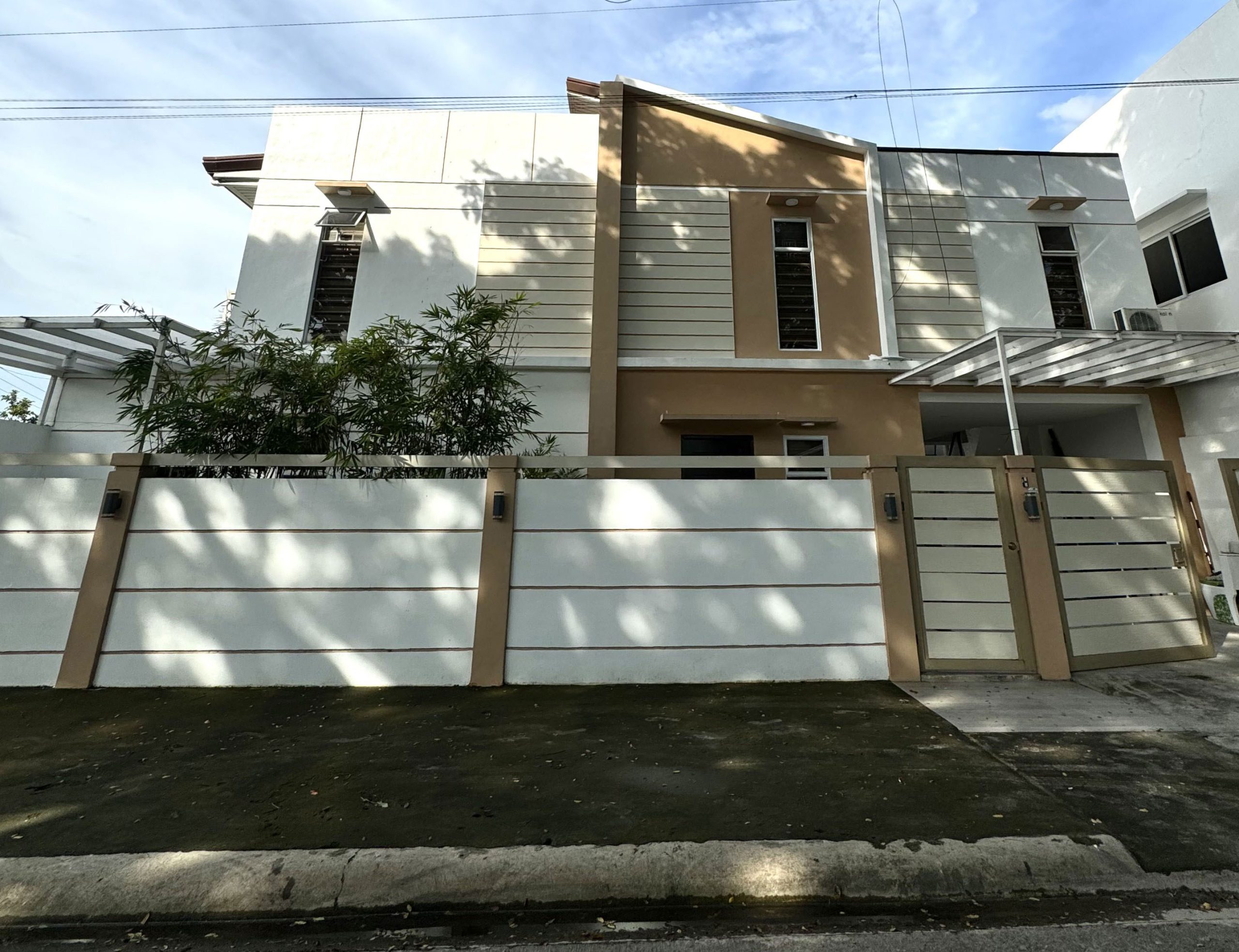 Newly Renovated Villa For Sale Near Clark