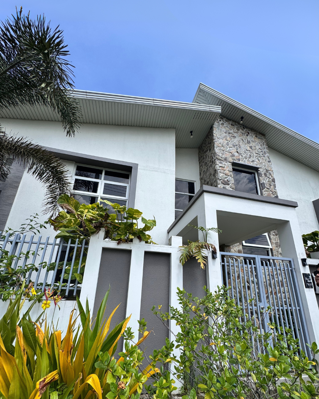 Well-maintained Spacious Modern House and Lot For Sale Near Clark