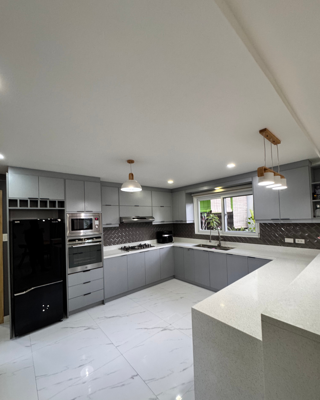 Well-maintained Spacious Modern House and Lot For Sale Near Clark - Image 13