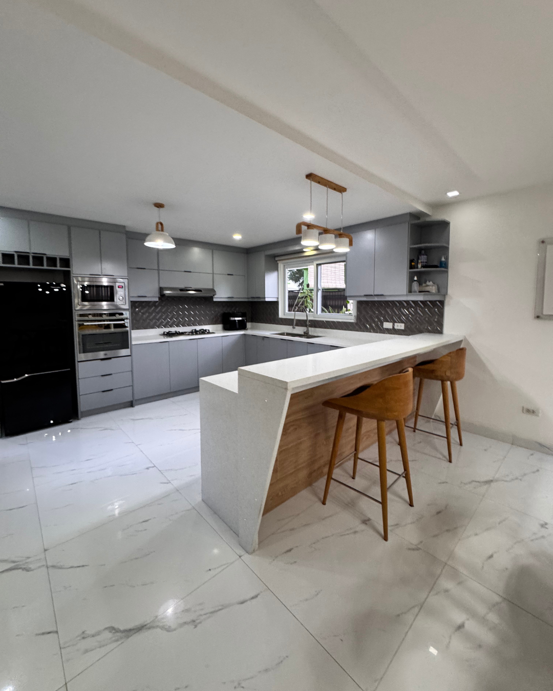 Well-maintained Spacious Modern House and Lot For Sale Near Clark - Image 12