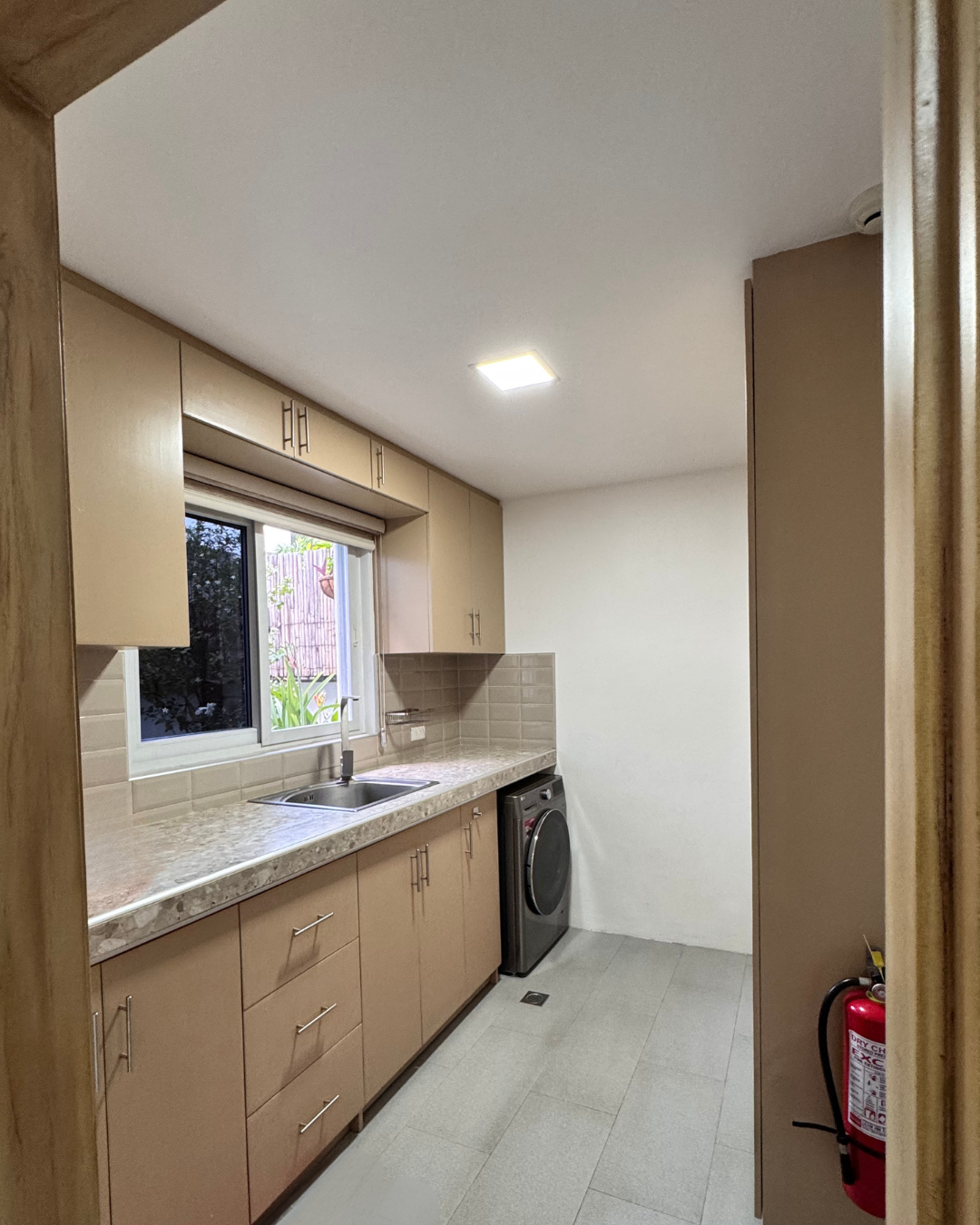 Well-maintained Spacious Modern House and Lot For Sale Near Clark - Image 14