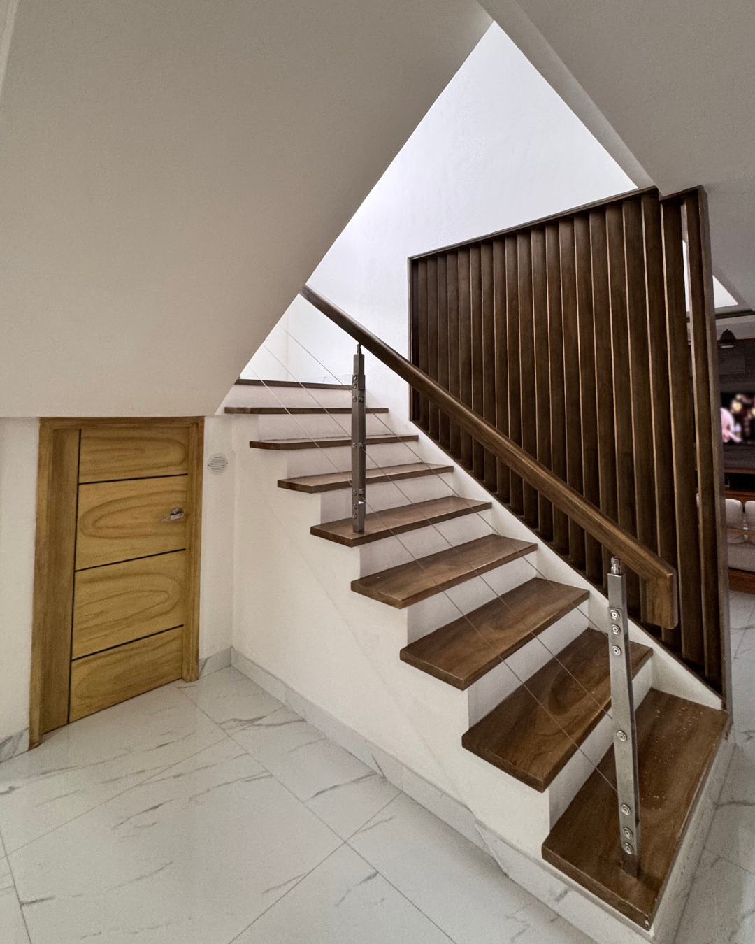 Well-maintained Spacious Modern House and Lot For Sale Near Clark - Image 9