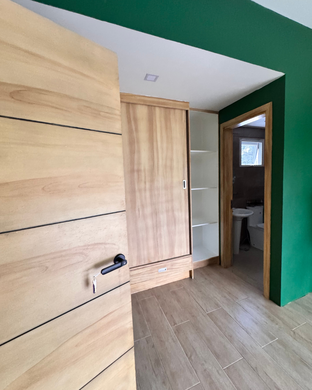 Well-maintained Spacious Modern House and Lot For Sale Near Clark - Image 21